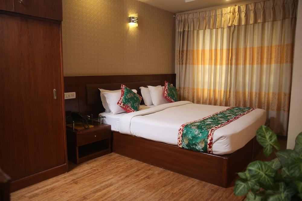 Yellow Pagoda Hotel Kathmandu Exterior photo