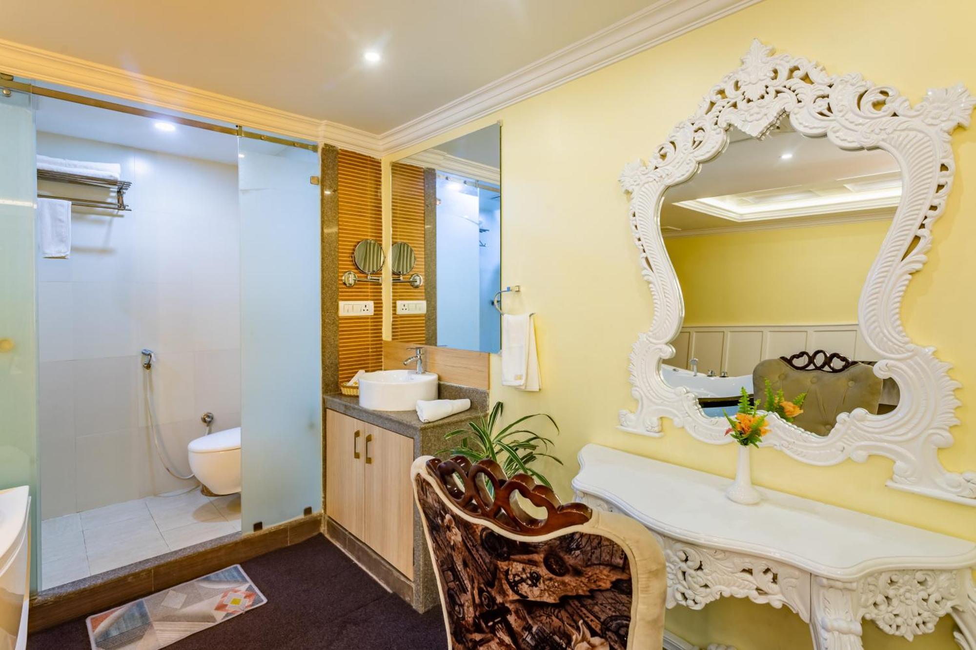 Yellow Pagoda Hotel Kathmandu Exterior photo
